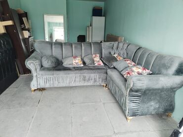 islenmis divan: Угловой диван, Б/у, Нераскладной, Без подьемного механизма, Нет доставки