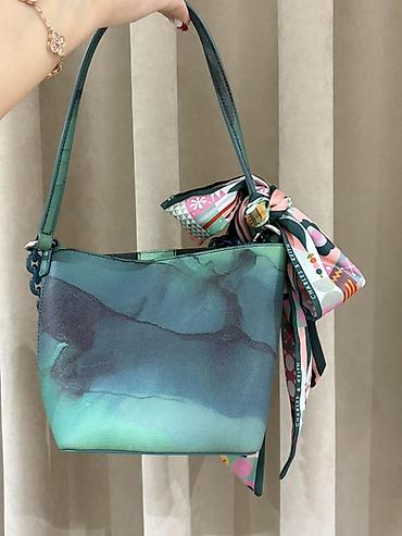 qəd: Charles & Keith çiyin çantası Magazadan 260 AZN alinib 110AZN — 2