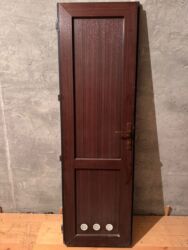 Maye divar kağızları: İşlənmiş Plastik qapı Plintus ilə, Zəmanətsiz, Ünvandan götürmə