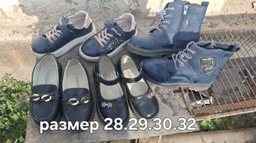детские вещи от 0: Представлена подборка детской обуви различных моделей. Включает