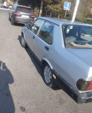 Tofas: Tofaş Şahin/Doğan (sedan) – gümüşü rəng Xüsusiyyətlər: - Kuzov: 4 — 8