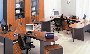 стол и шкаф: Комплект офисной мебели, Шкаф, Кресло, Тумба, цвет - Бежевый, Б/у