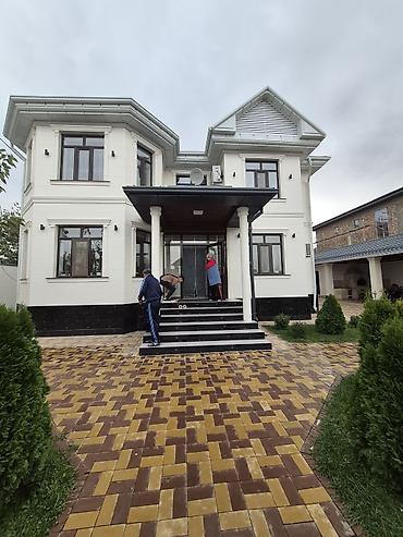 большие дома: 6 комнат, 220 м², 5 соток, Бишкек, Кок-Жар ж/м Риэлтор — 1