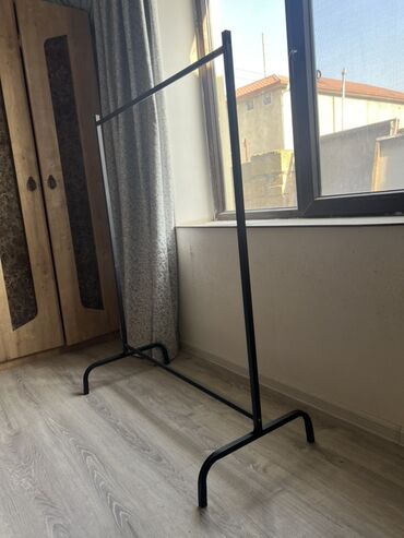 Mağaza asılqanları: Ölçü texmini Hündürlük 134 Eni 103 Metall paltar asılqanı/rax - — 4