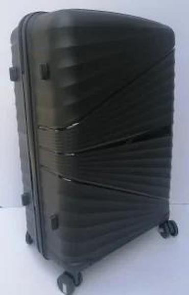 Putni koferi i torbe: Tvrdi kofer na točkiće – crni, sa šarama u dijagonalnom reljefu — 13