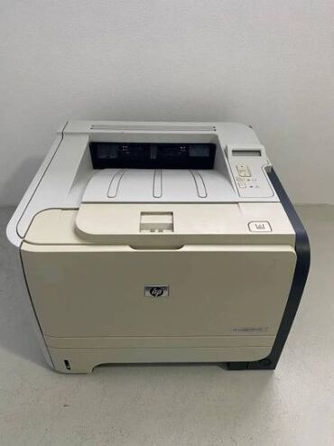 принтер 805: Скоростной принтер с двухсторонней печатью HP P2055D в рабочем