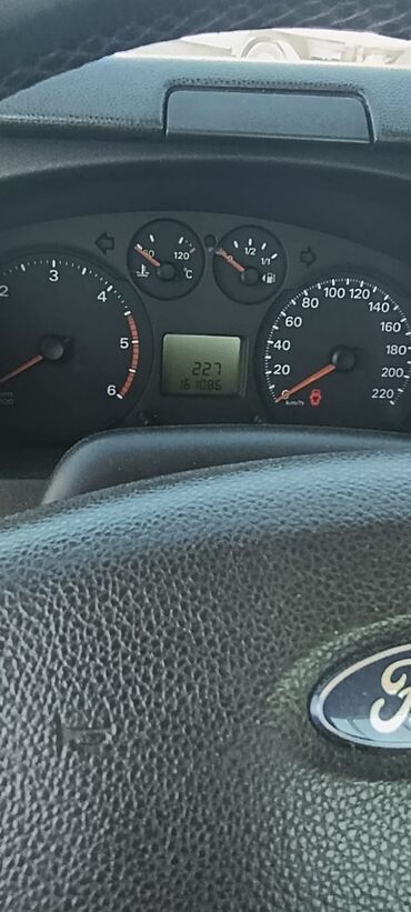 Yük maşınları: Ford Transit pikap/döngə bortlu yük maşını Xüsusiyyətlər: - — 10