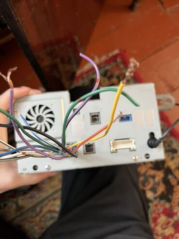 Maqnitofonlar: Maqnitol, AUX — 6