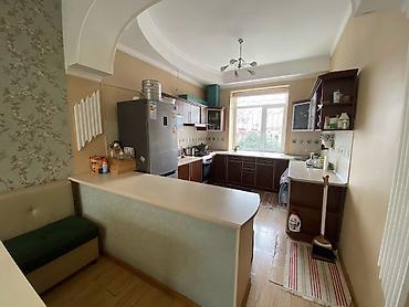 Үйлөрдү сатуу: 6 бөлмө жана андан көп, 320 м², 5 соток, Бишкек, Чиркөө Менчик ээси — 4