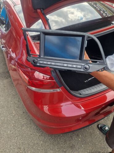 mawin manitoru: Hyundai Elantra ucun original monitor ve arxa goruntu kamerasi