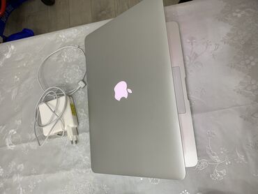 Ноутбуки, компьютеры: Срочно продаю MacBook Air отличном состояние
