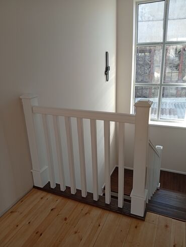 Деревянные лестницы: Деревянная лестница Для дома, Вид дерева: Грецский орех, Форма лестницы: Прямая, Стиль: Классический — 20