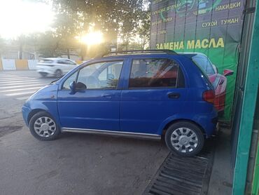 дэу матиз 1: Компактный городской хэтчбек Daewoo Matiz (5 дверей), синий цвет