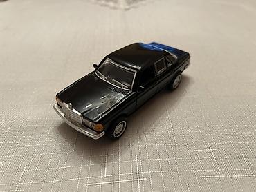 lego oyuncaq: Kolleksiya üçün model avtomobil – Mercedes-Benz W123 (sedan), qara — 1