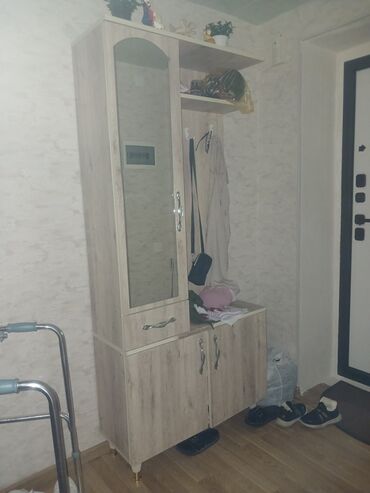 Комоды: Б/у, Распашной, 2 двери Прямой шкаф, Шкаф в прихожей