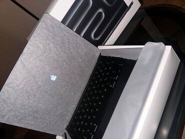 apple notebook qiymeti: Apple M3 Pro, 18 GB, 14 "