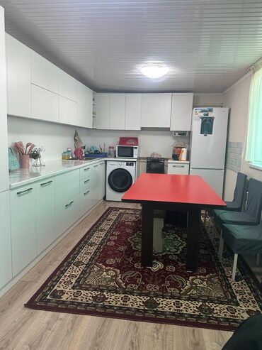 дом барачного типа в бишкеке: 70 м², 4 комнаты, Свежий ремонт Без мебели