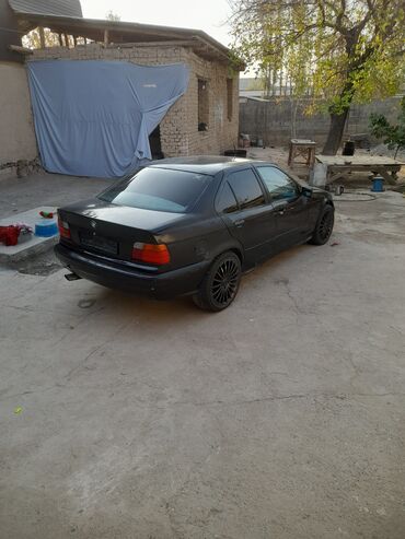 скутеры новые: BMW 3 series: 1992 г., 1.8 л, Механика, Бензин, Седан