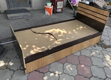 купить кровать бу: Односпальная кровать, Б/у, С ящиком для хранения, длина - 190 см