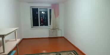 срочно продаётся 1 комнатная квартира в районе ошского рынка по улице кенсуйская: 1 бөлмө, Кыймылсыз мүлк агенттиги, Чогуу жашоосу жок, Жарым -жартылай эмереги бар