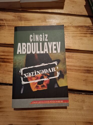 Ucuz qiymətə 2ci əl kitablar satılır qiymət razılaşma yolu ilə Az