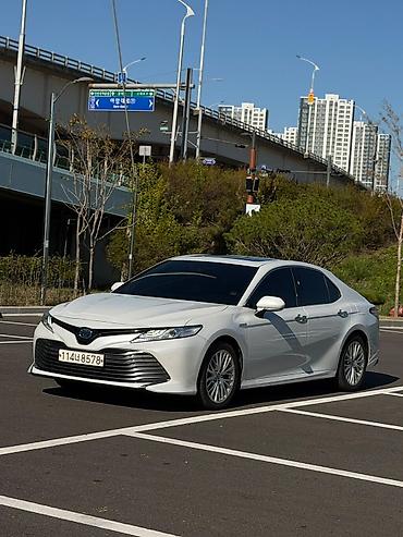 es lexus: Toyota Camry: 2021 г., Гибрид, Седан — 2