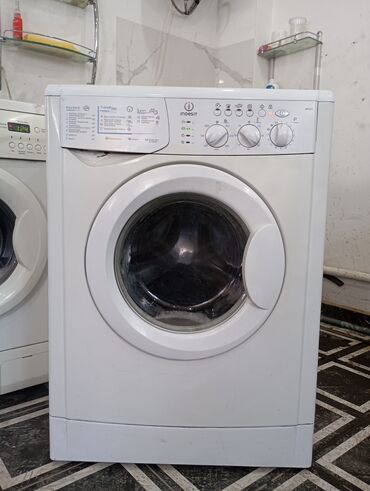 Стиральные машины: Стиральная машина Indesit, Б/у, Автомат, До 5 кг, Компактная