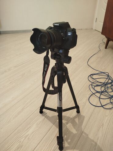 Lixiang: Canon EOS 700 D

Kamera+Stoyka+2 batarya+Mikrofon+Adapter+USb şunur