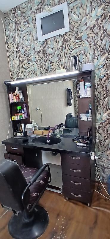 salon dolab: Bərbər üçün tam işlək iş yeri dəsti - Geniş güzgülü bərbər masası — 4