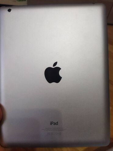 ipad tablet: Ipad 4 iOS 10.3.3 32 gb Ideal vəziyyətdədir Barter yoxdu Yeganə
