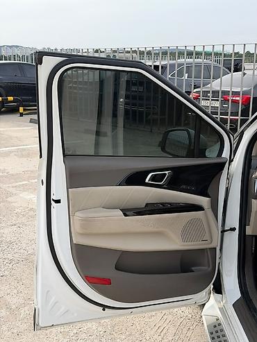 Kia: Kia Carnival: 2022 г., Минивэн — 20