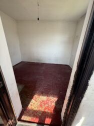 сдаю в аренду парикмахерскую: 60 кв. м, 3 бөлмө, Забор, тосулган, Жертөлө, ороо