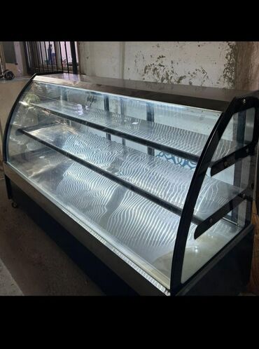 Словари: Kafe ve sirniyyat ucun.Vitrin soyuducu tam işlekdir.problemi yoxdur