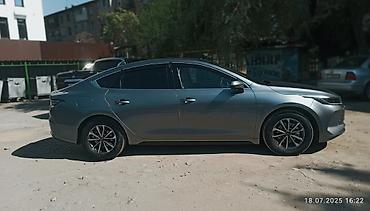 byd qin plus dm i: BYD Qin: 2025 г., Гибрид, Седан — 2