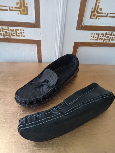 черные мужские мокасины: Комнатные, офисные туфли мокасины мкжсаие и женские. Полностью из