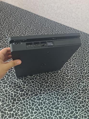 PS4 (Sony Playstation 4): PlayStation 4 Slim konsolu dəsti Xüsusiyyətlər: - Model: PS4 Slim — 8