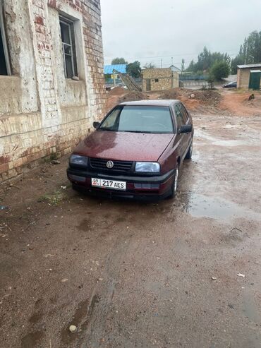 Volkswagen: Volkswagen Vento: 1992 г., 1.8 л, Механика, Бензин