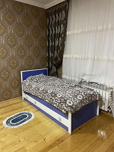 iki: Uşaq otağı üçün mebel dəsti satılır. Dəst: çarpayı, dolab və yazı — 3