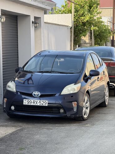 Toyota: Toyota Prius: 1.8 l | 2013 il Sedan