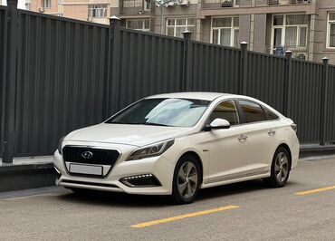 сания: Hyundai Sonata: 2016 г., 2 л, Вариатор, Гибрид, Седан