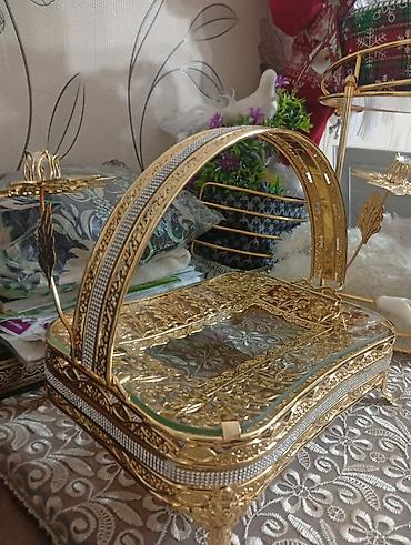 sine sekli: Qızılı rəngdə dekorativ şirniyyat/süfrə sinisi - Material: metal — 1