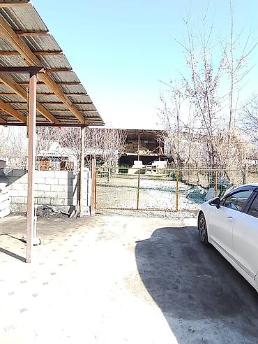 Продажа коттеджей и домов: Срочно Арашан айылынан чон мансардный там сатылат участок 10 соток мал — 8