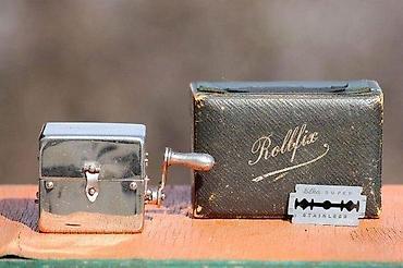 Ostali antikviteti: Ca.1920 Antique German ROLLFIX oštrač za žilete za brijanje. ca.1920 — 4