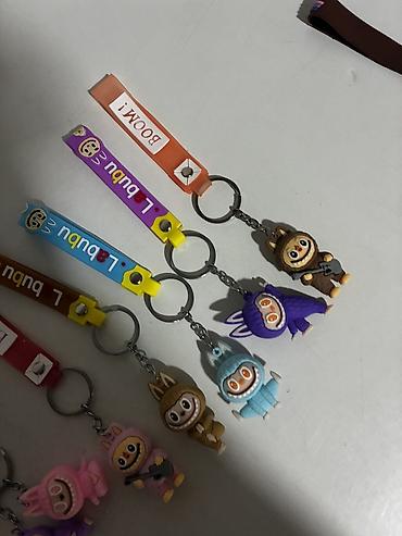 una latina: Cena po komadu 100 dim. Gumeni privešci za ključeve sa popularnim — 3