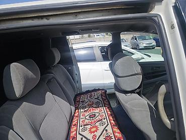 справа: Toyota Estima: 2003 г., Автомат, Бензин, Минивэн — 5