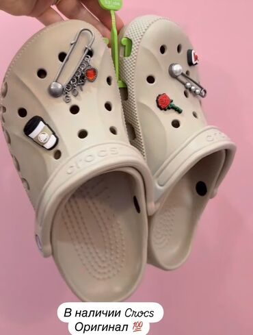 белый купальник с рюшами: Оригинал crocs 37-38р USA 
3200