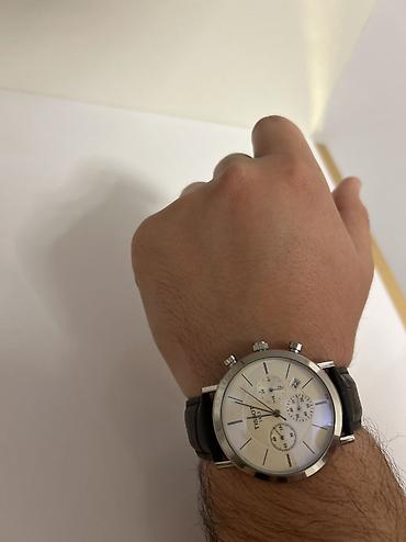 swatch black coat: Orijinal saat

Tissot kişi qol saatı – klassik xronoqraf
Qutusu var — 5