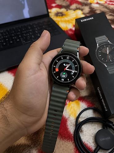 Qol saatları və aksesuarlar: Samsung Galaxy Watch7 – yaşıl rəngli silikon qayışlı, dairəvi ekranlı — 1