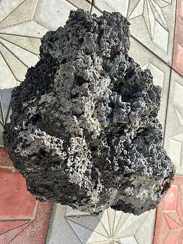 Dekorativ daşlar: Akvarum üçün Dekorativ lava daşları (poroz vulkanik süxur hamısı biri — 8