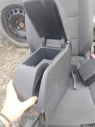 pezo 1: NASLON ZA VOLKSWAGEN GOLF 5 | Naslon ruke Golf 5 Ostali delovi vw — 3